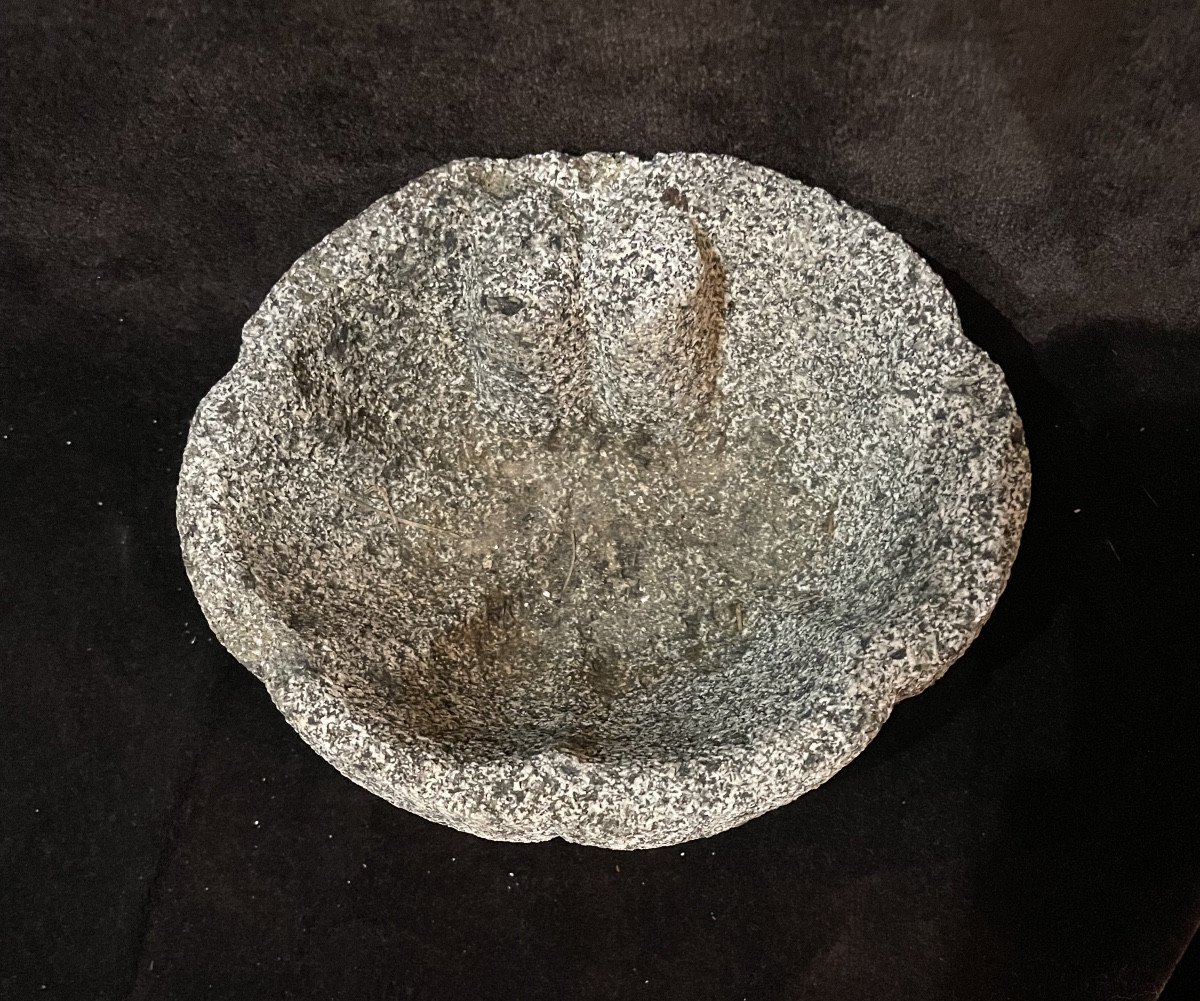 Bénitier en granit Côtes d'Armor 16 ème siècle -photo-2