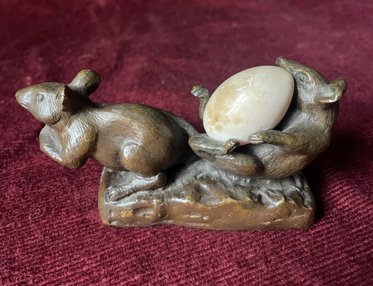 Deux souris portant un œuf, bronze par G. Richard-photo-3