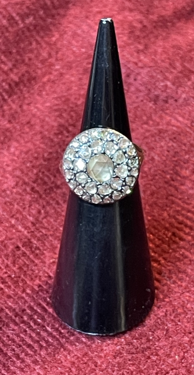 18th Century Gold And Silver Ring, Pavé-set With 31 Diamonds -photo-2
