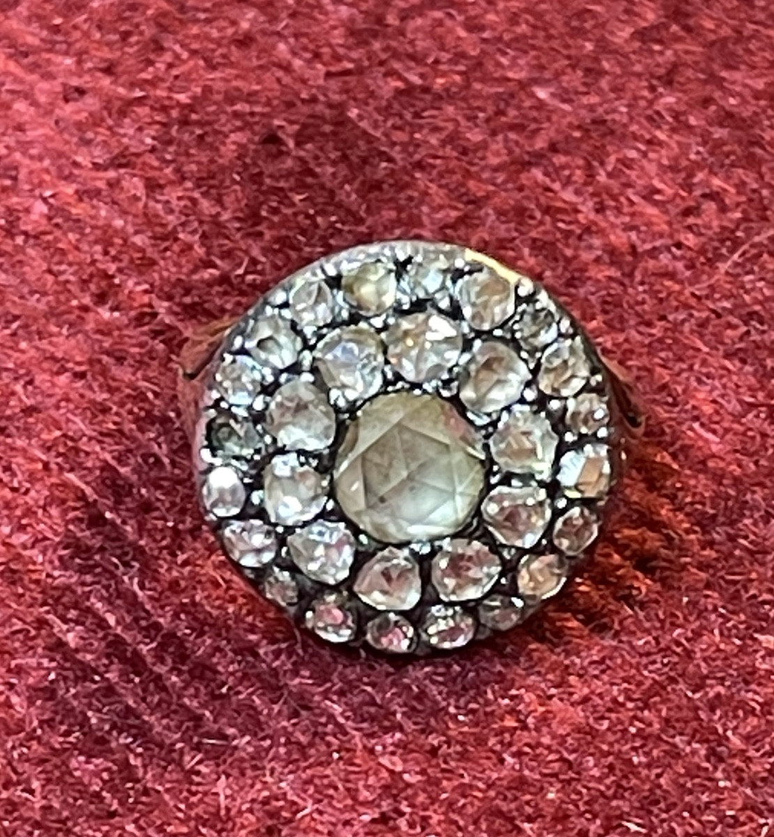 18th Century Gold And Silver Ring, Pavé-set With 31 Diamonds -photo-3