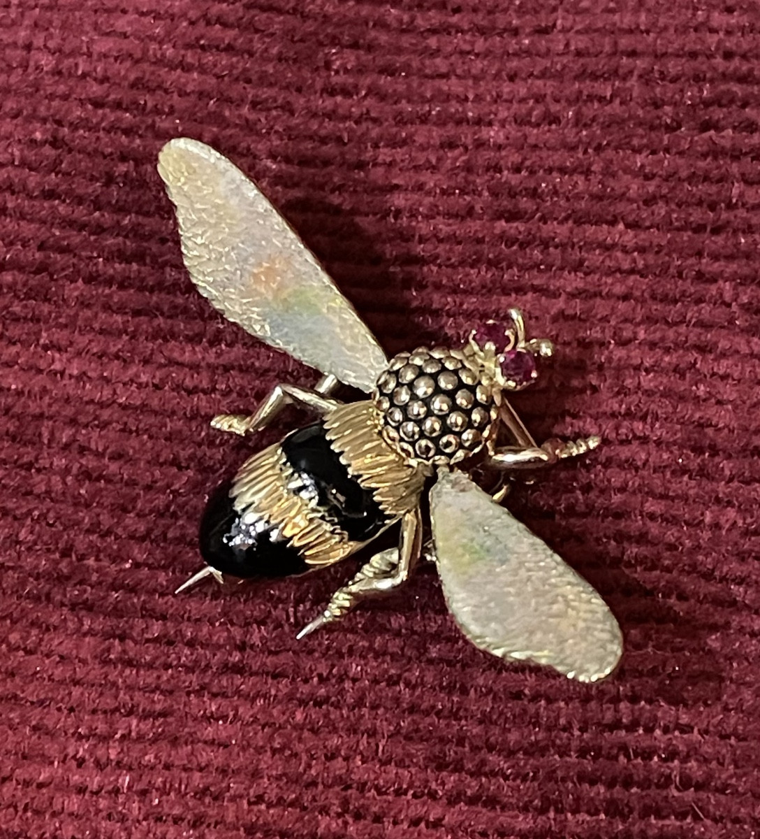 Clip de revers abeille en or émaillé