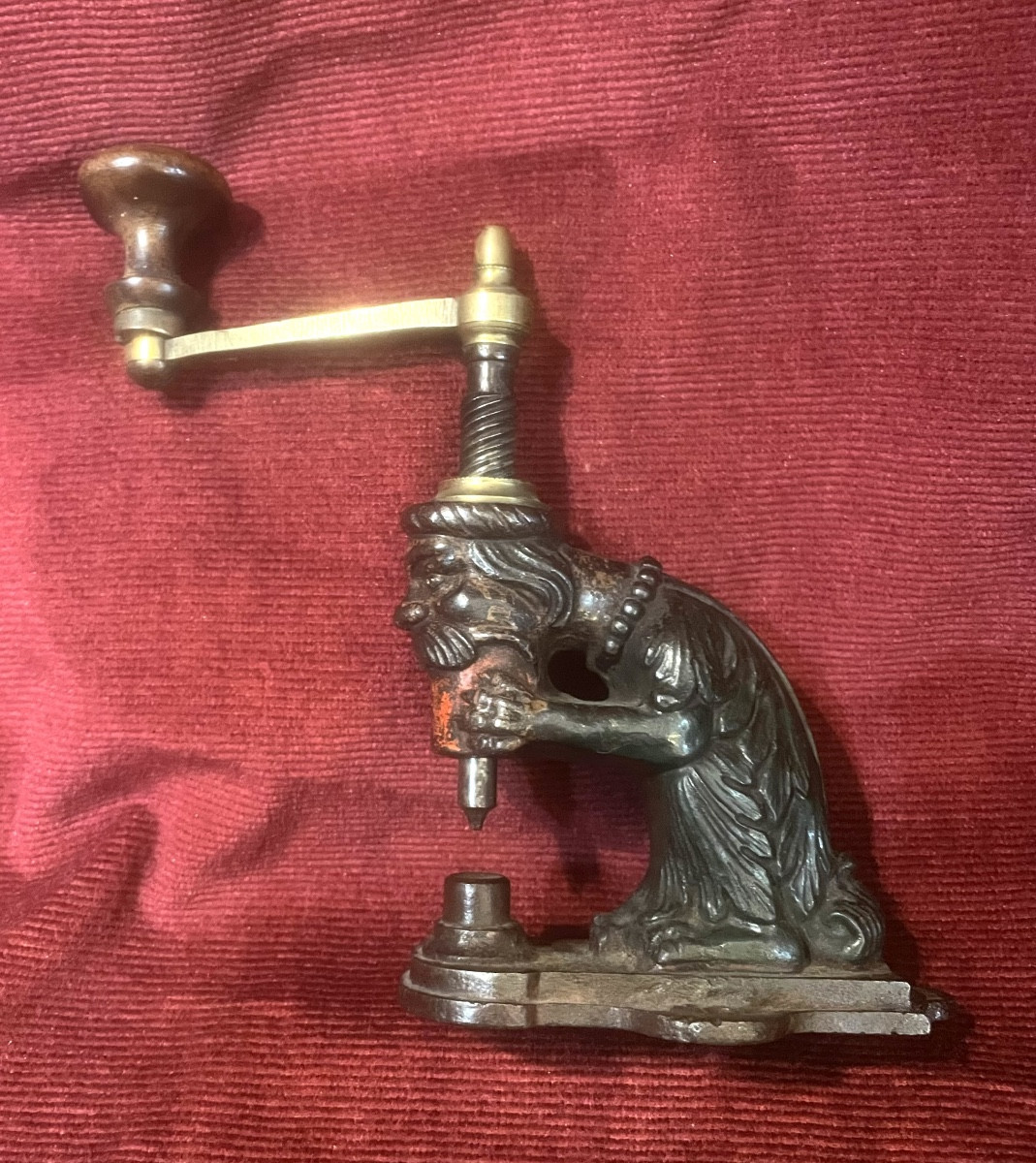 Presse à œillets anthropomorphe -photo-2