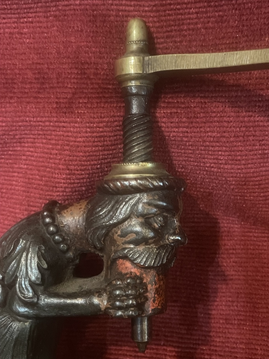 Presse à œillets anthropomorphe -photo-4