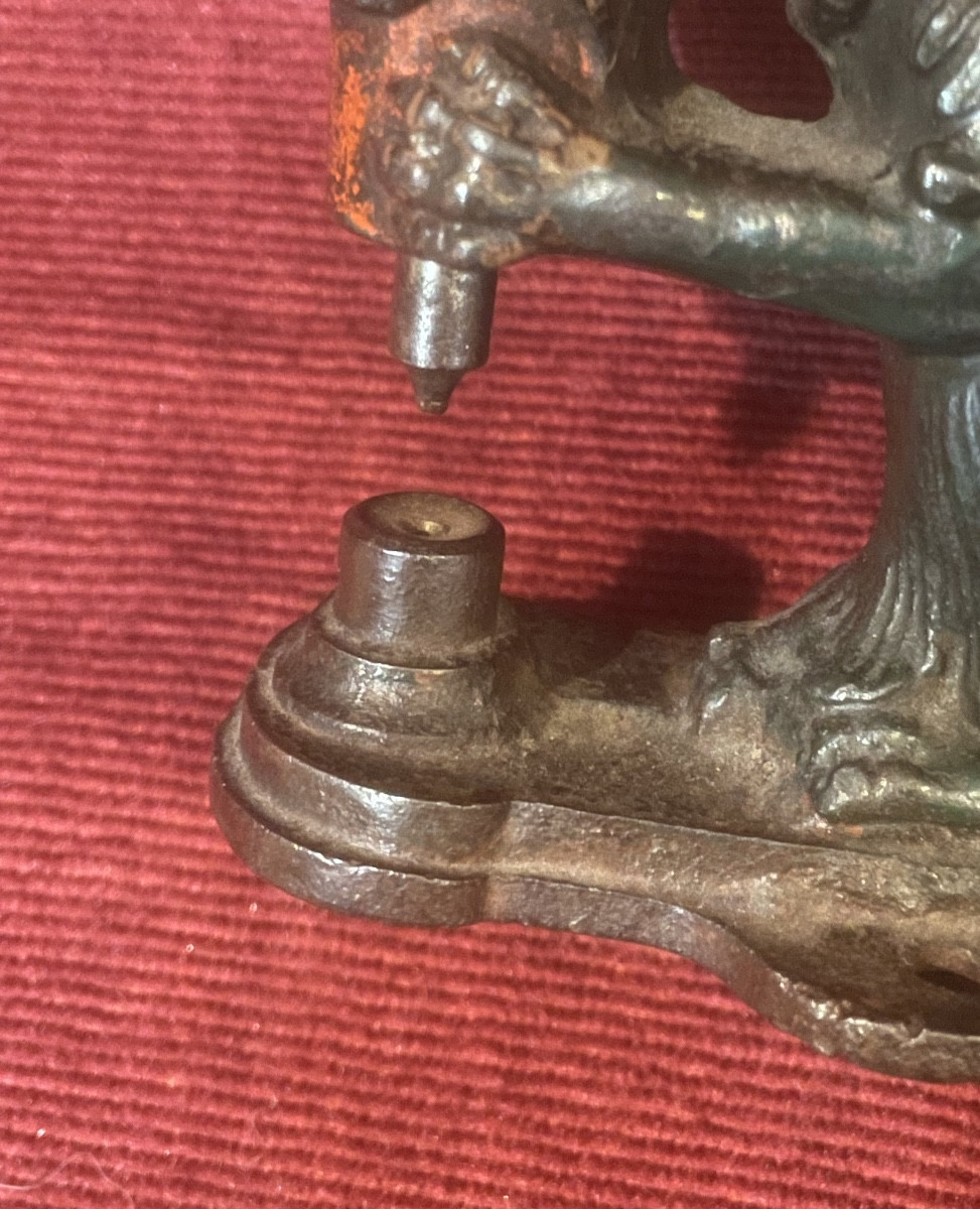 Presse à œillets anthropomorphe -photo-2