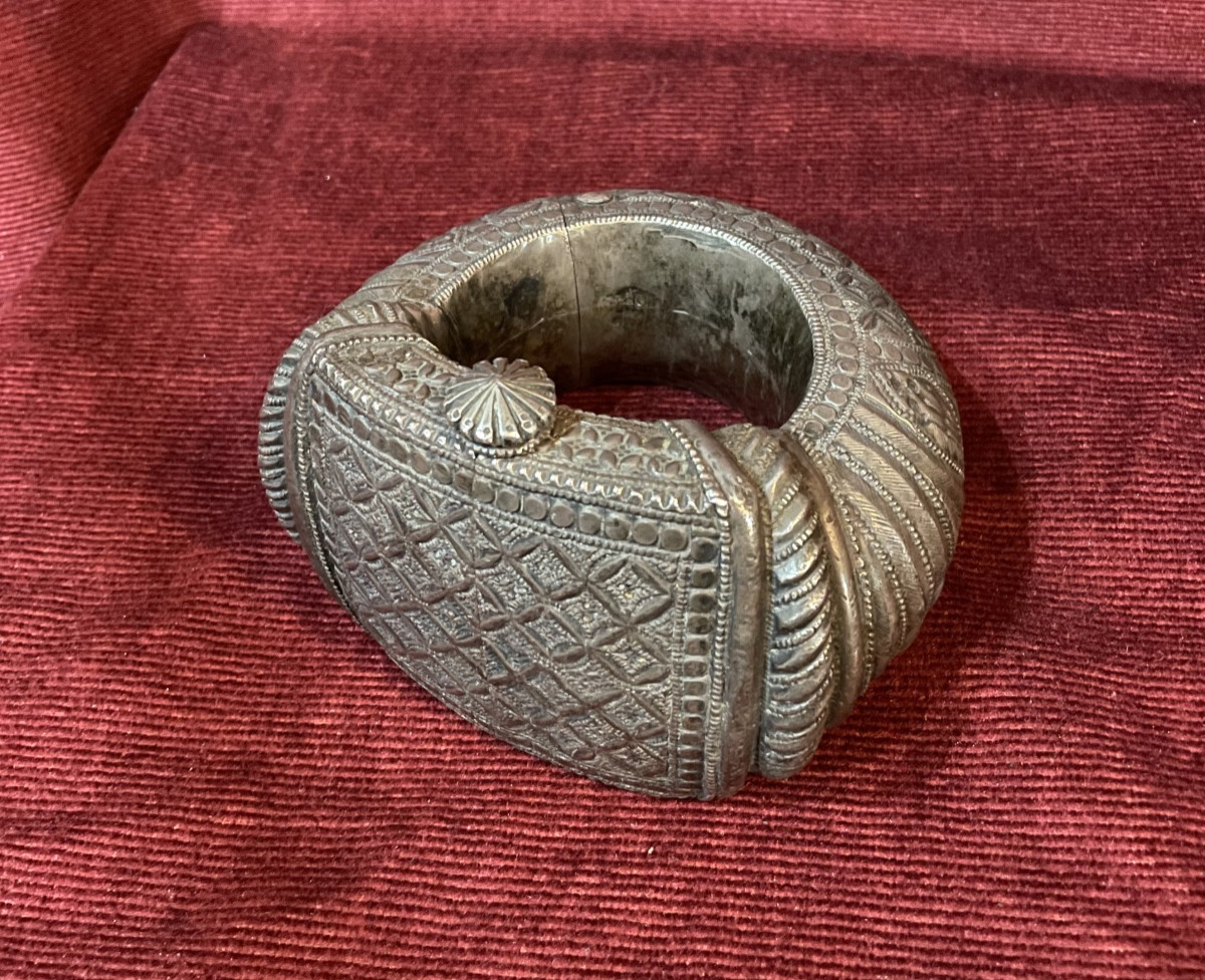 Very Large Solid Silver Bracelet, Sultanate Of Oman, 19th Century 