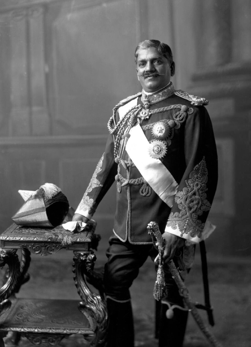 Button From An Outfit Worn By The Maharajah Of Baroda, Late 19th Century-photo-2