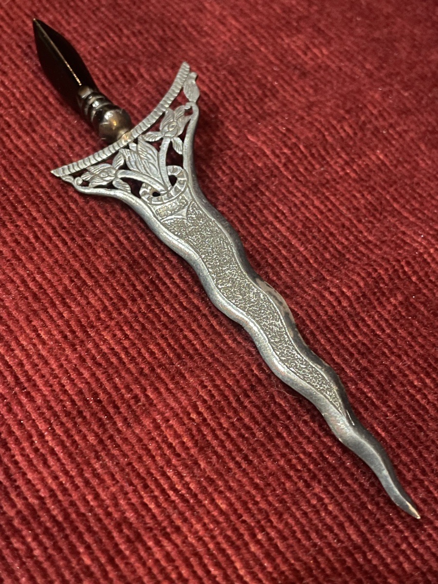 Silver Brooch In The Shape Of A Kriss, 19th Century 