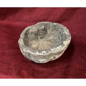 Bénitier granit Bretagne Côtes d'Armor 16 ème siècle 