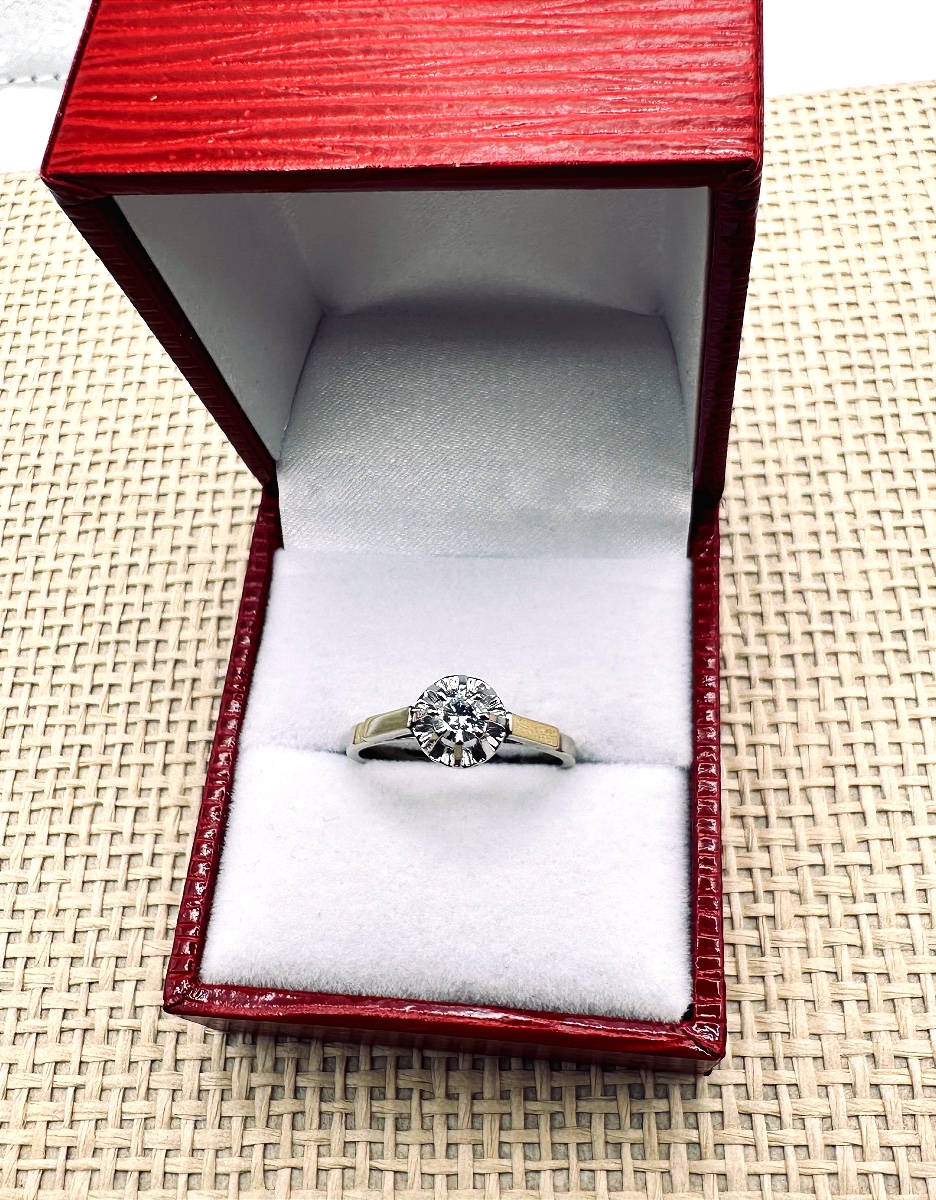 White Gold Solitaire