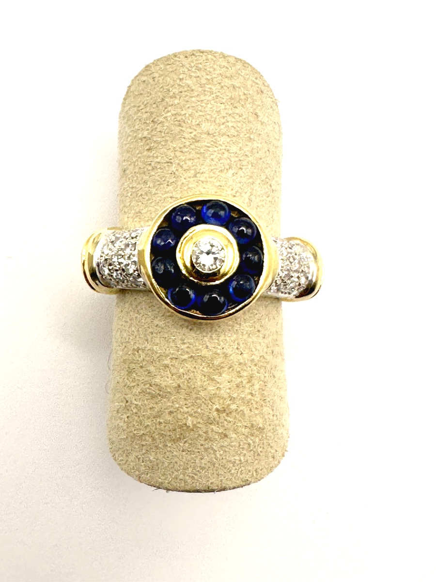 Bague en Or Jaune avec Saphirs en Cabochon centrée d'un diamant-photo-2