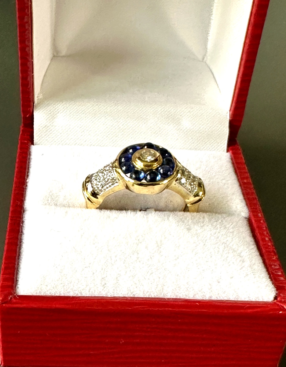 Bague en Or Jaune avec Saphirs en Cabochon centrée d'un diamant-photo-4