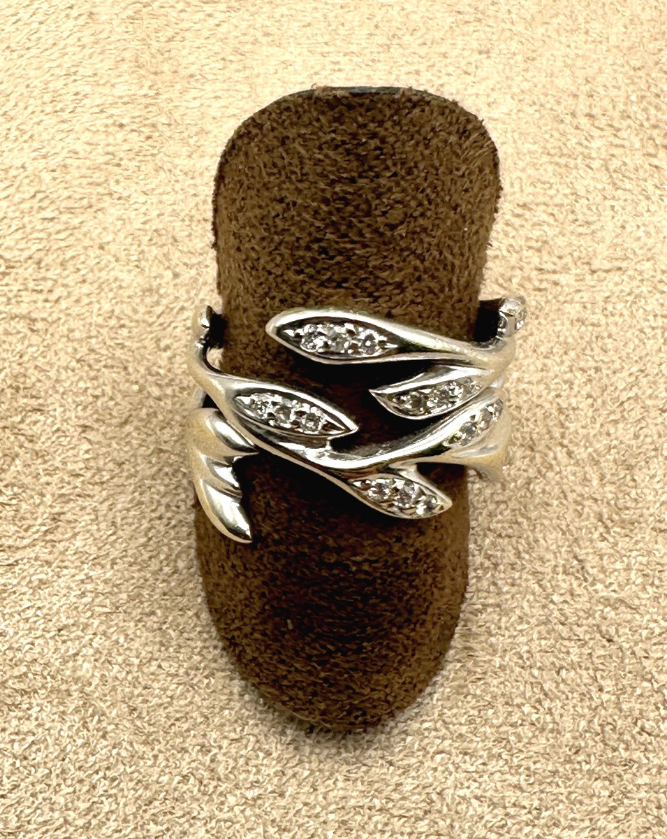 Ring In Leafy White Gold Set With Diamonds