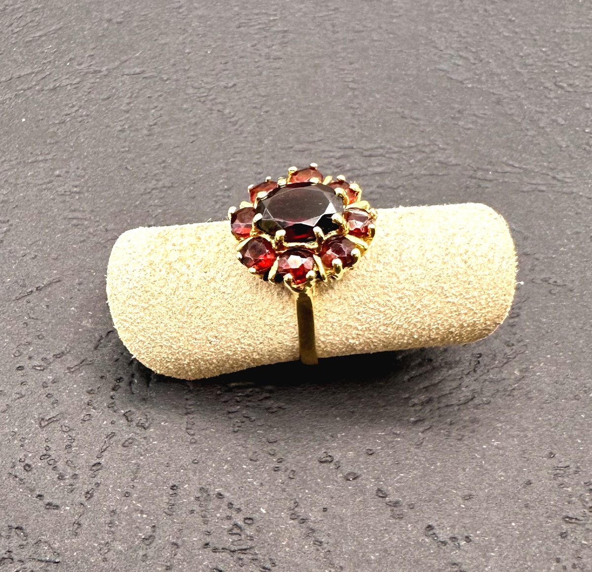 Marguerite Yellow Gold Ring With Garnets-photo-3