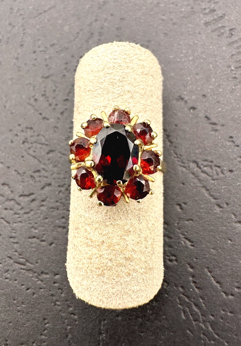Marguerite Yellow Gold Ring With Garnets