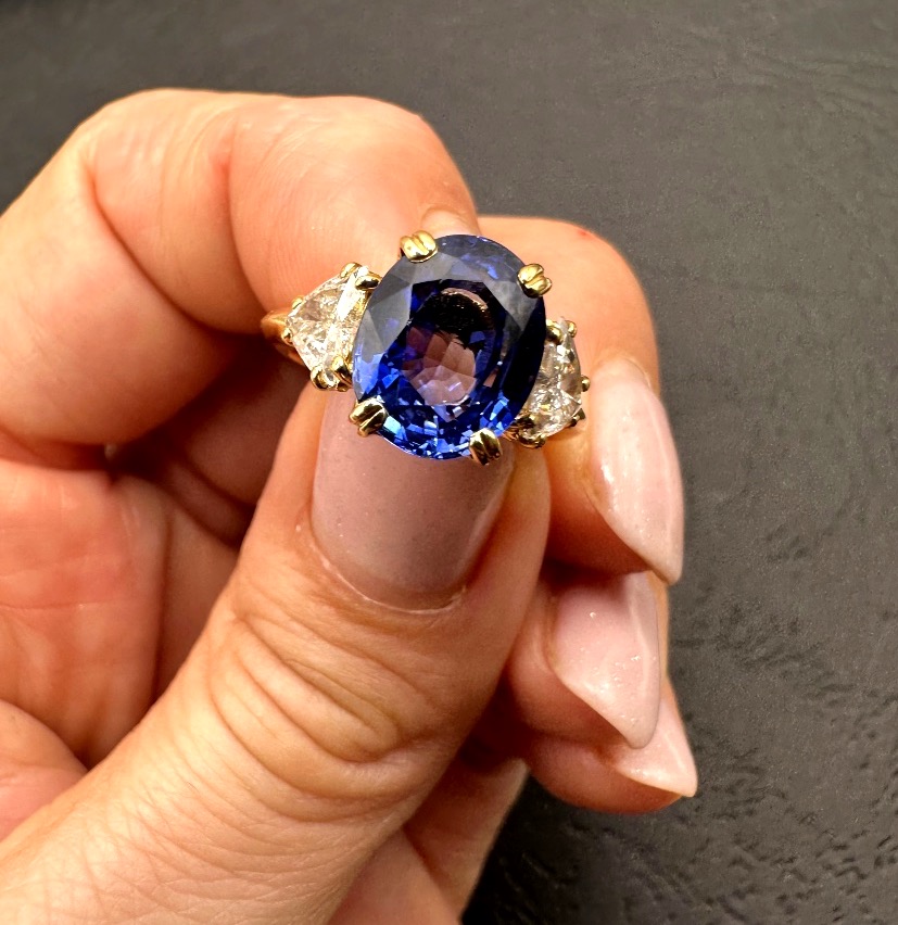 Yellow Gold Ring With Sapphire And Diamonds-photo-1