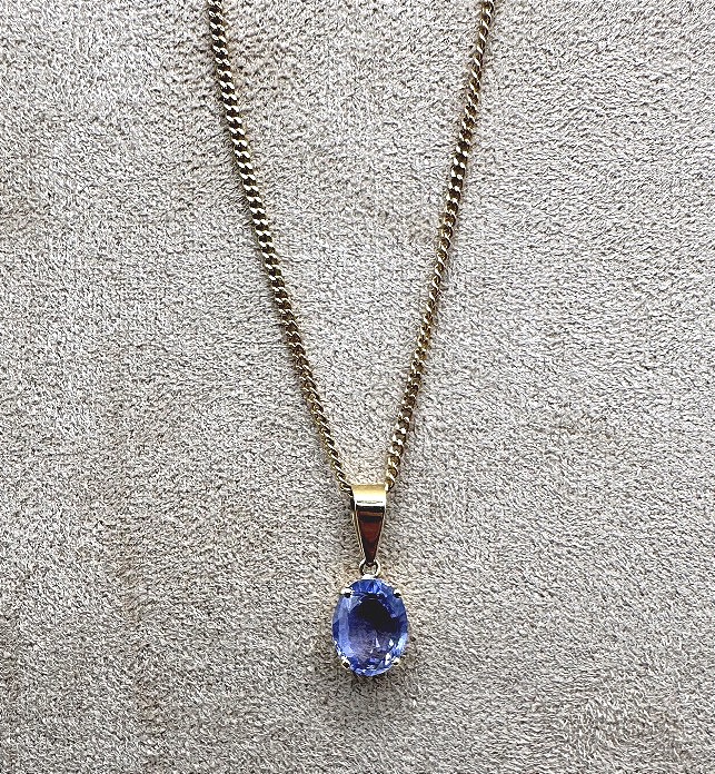 Pendentif en or Jaune et Saphir