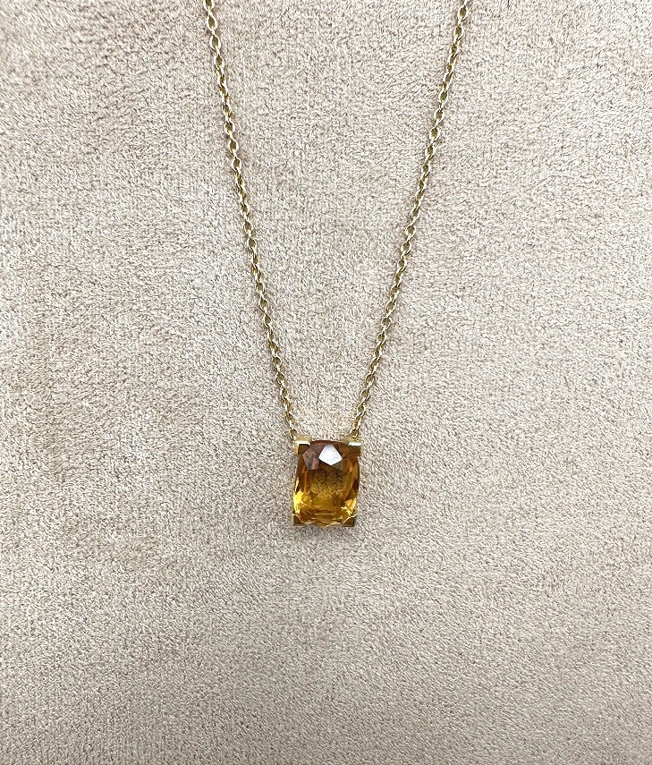 Chaine en or jaune avec pendentif en Citrine