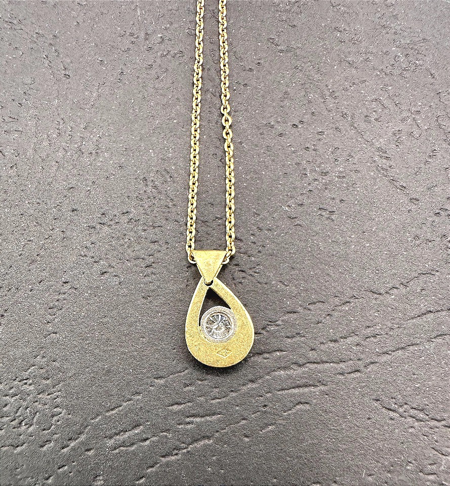 Yellow Gold Necklace With Diamond Pendant-photo-4