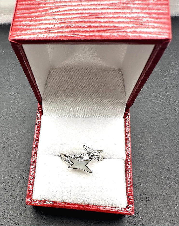Mauboussin Star Ring With Mother-of-pearl, Diamonds, And White Gold