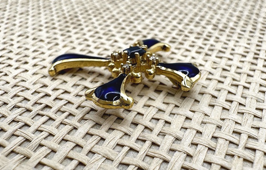 18-karat Yellow Gold Cross With Blue Enamel.-photo-3