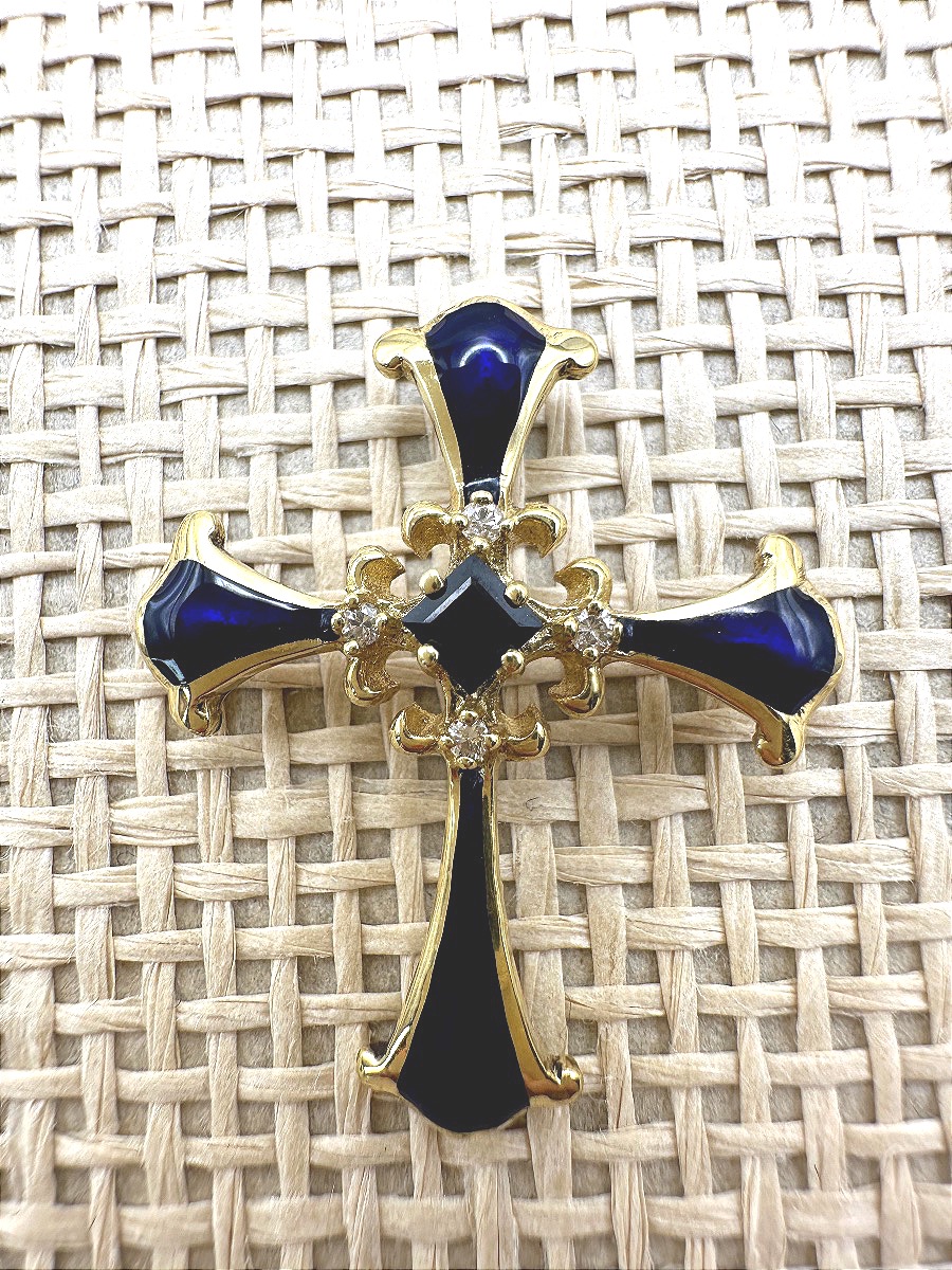 18-karat Yellow Gold Cross With Blue Enamel.