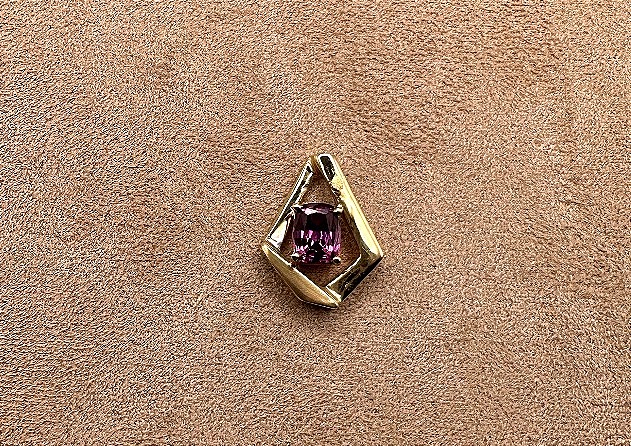 14-karat Yellow Gold Pendant Set With A Garnet-photo-1
