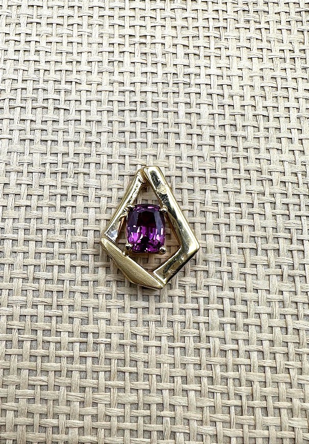 14-karat Yellow Gold Pendant Set With A Garnet