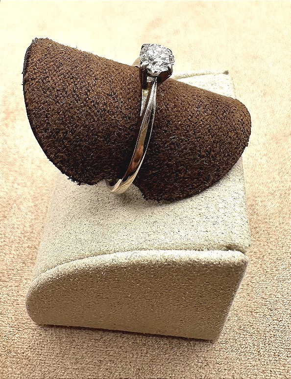 White Gold Solitaire-photo-2