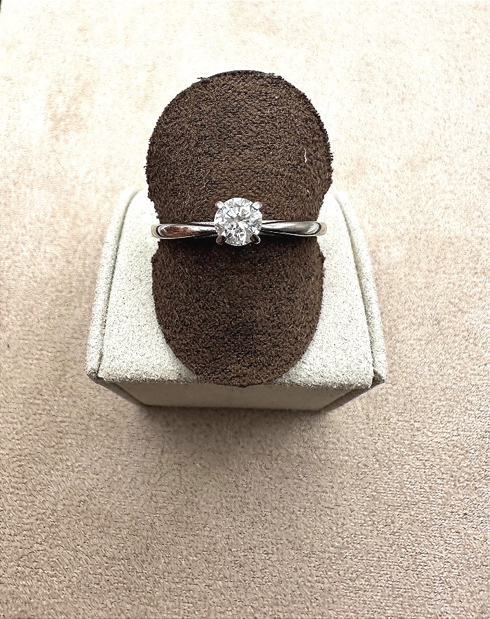 White Gold Solitaire