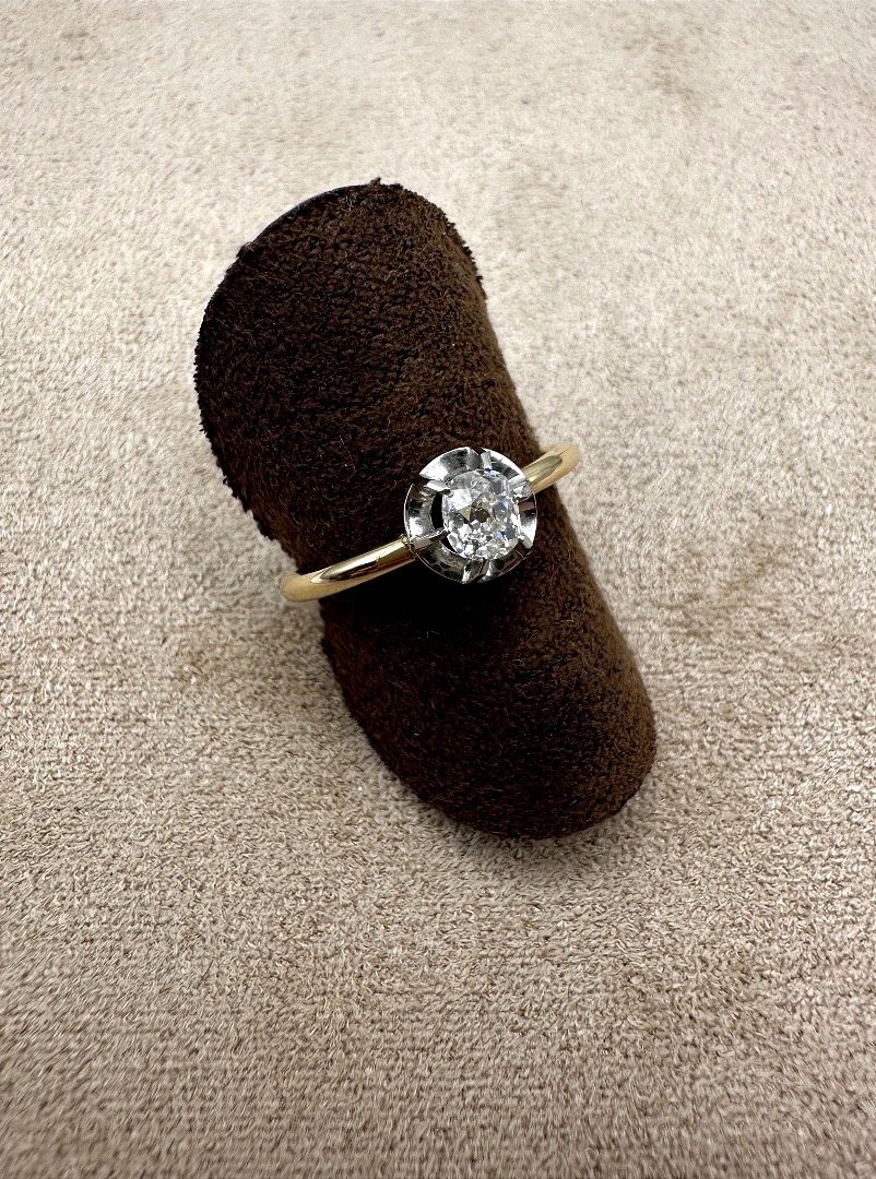 Vintage-cut Solitaire In Yellow Gold And Platinum-photo-2