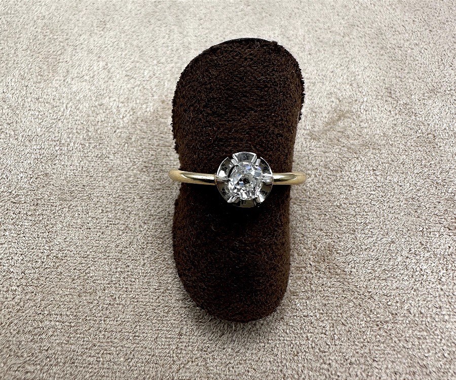 Vintage-cut Solitaire In Yellow Gold And Platinum