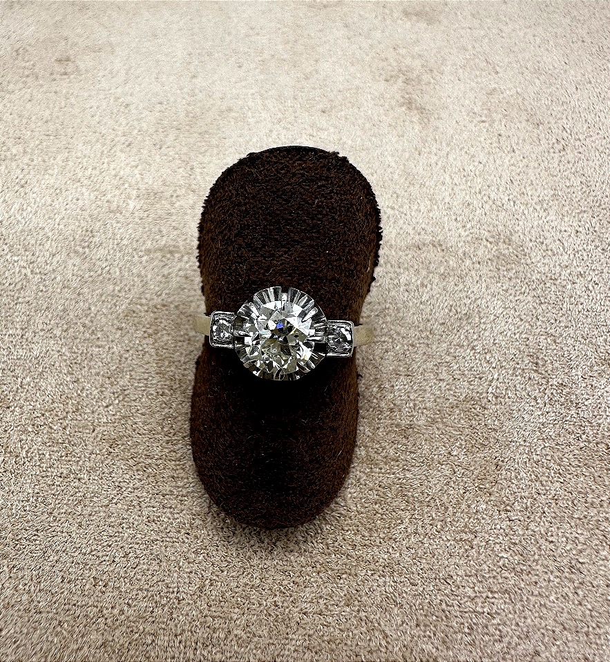 Bague Solitaire taille ancienne en or gris