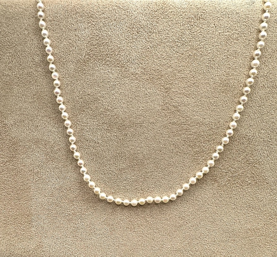 Collier de fines perles de culture