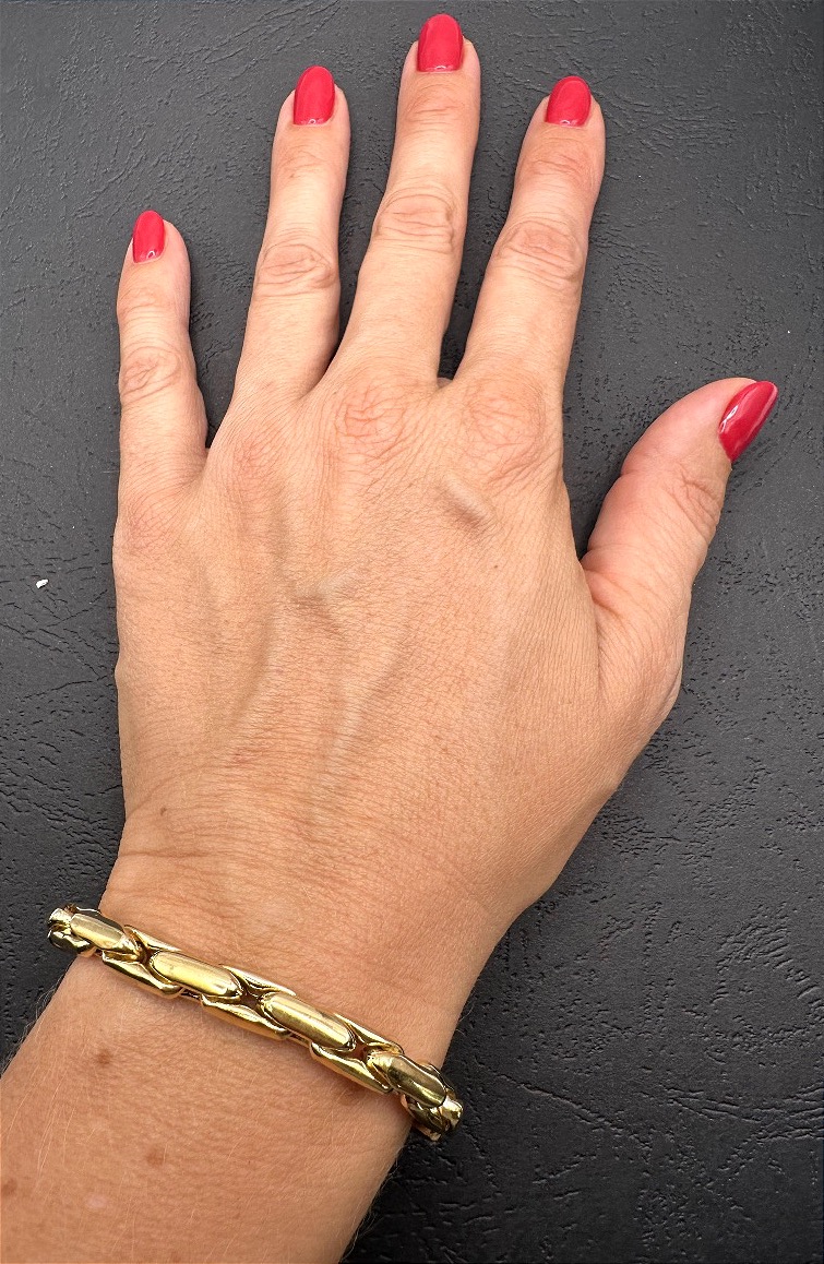 Thick Chain-link Bracelet In 18-karat Yellow Gold.-photo-4