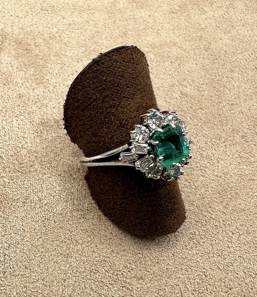 Emerald And Diamond Ring In White Gold-photo-2