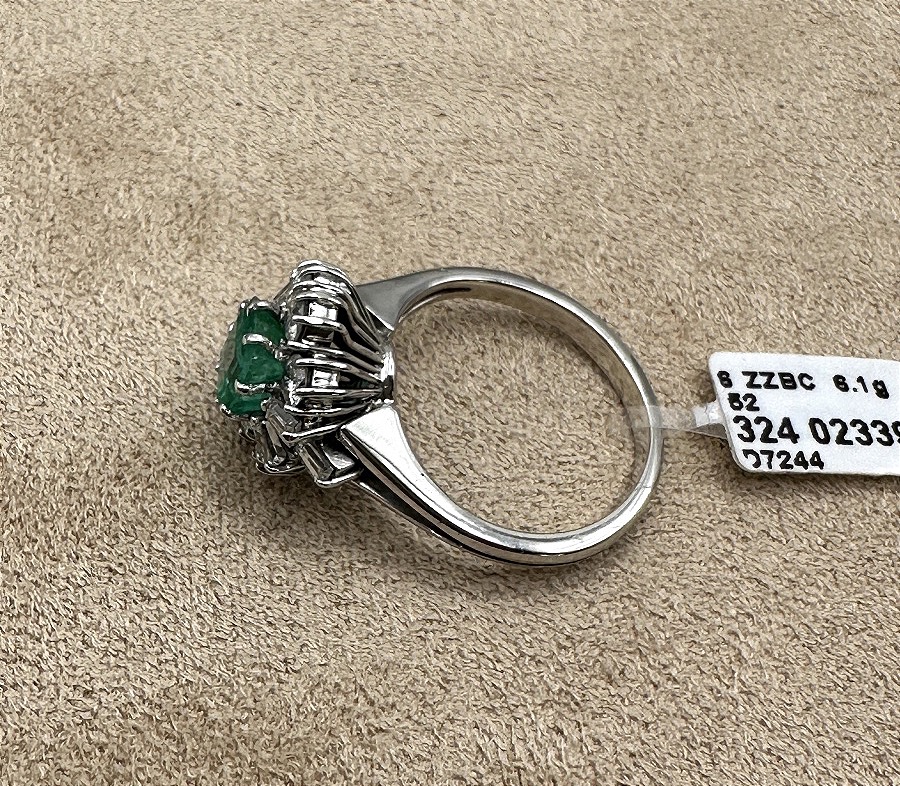 Emerald And Diamond Ring In White Gold-photo-3