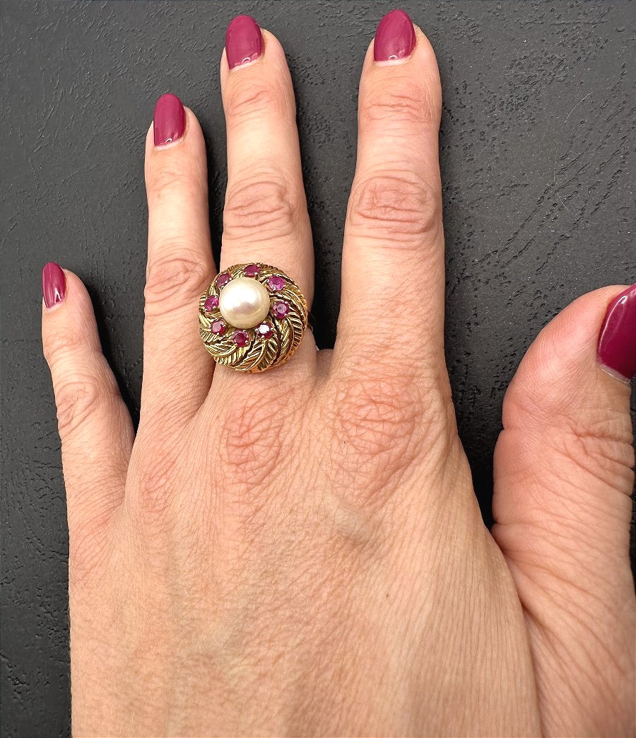 A Yellow Gold Ring Featuring A Cultured Pearl Set In The Center, Surrounded By Treated Rubies.-photo-3