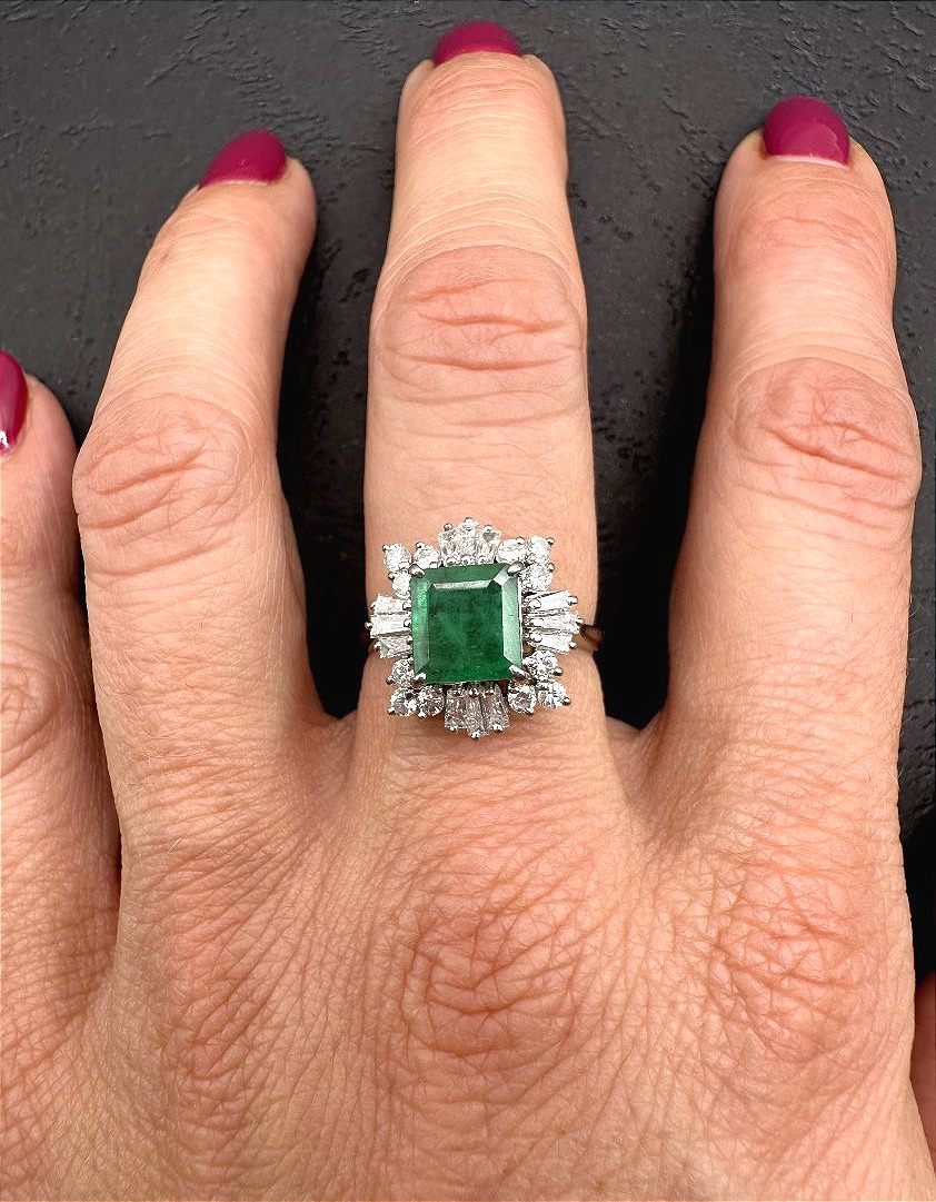 White Gold Ring Set With A Center Emerald And A Diamond Border-photo-4