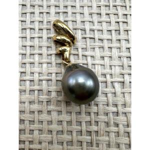 Yellow Gold Pendant With A Tahitian Pearl