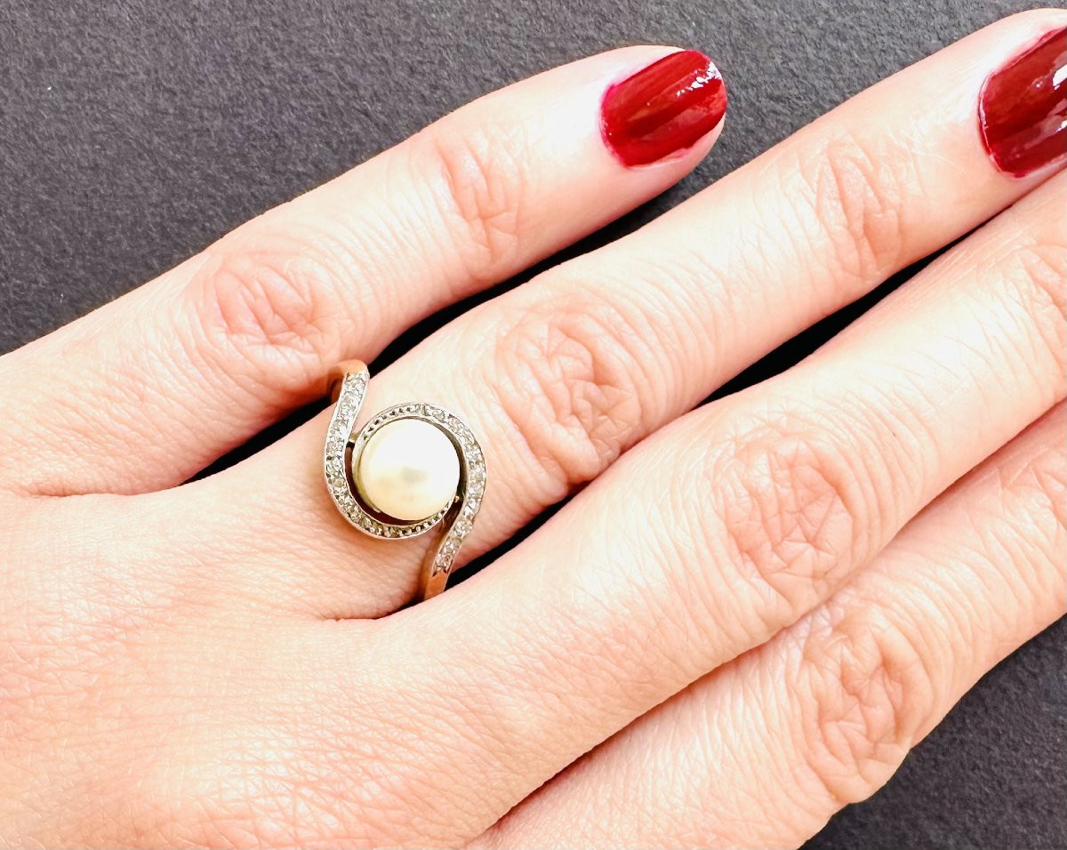 Bague "Tourbillon" en or jaune 18K avec perle blanche et petits diamants-photo-4