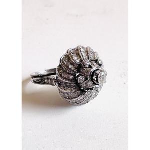 BAGUE de cocktail en or blanc 18K sertie de diamants