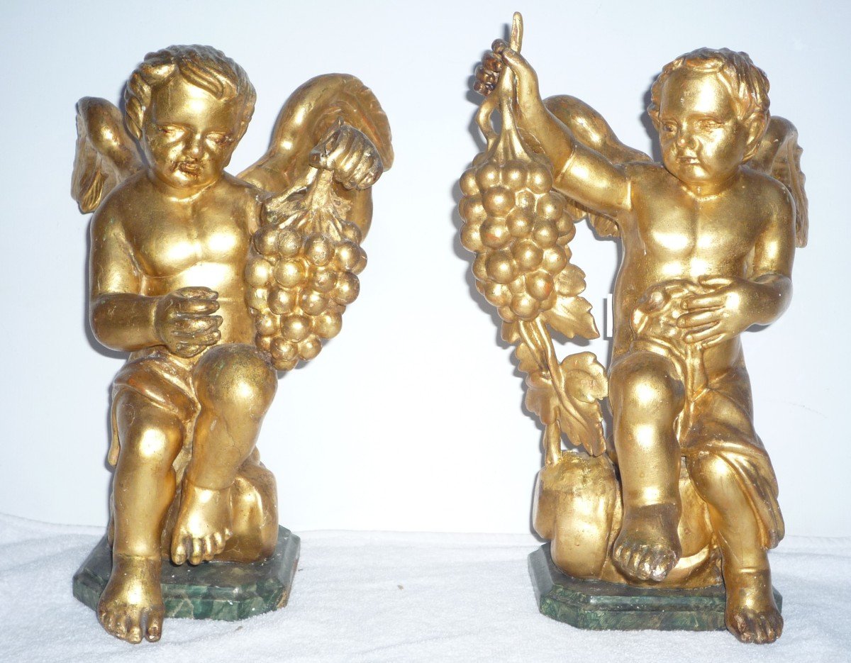 Deux anges en bois sculpté et doré sur socle-photo-2