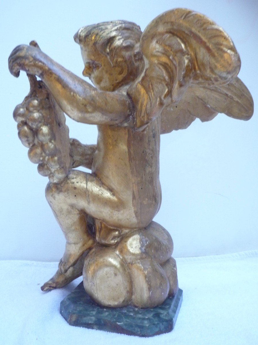 Deux anges en bois sculpté et doré sur socle-photo-4