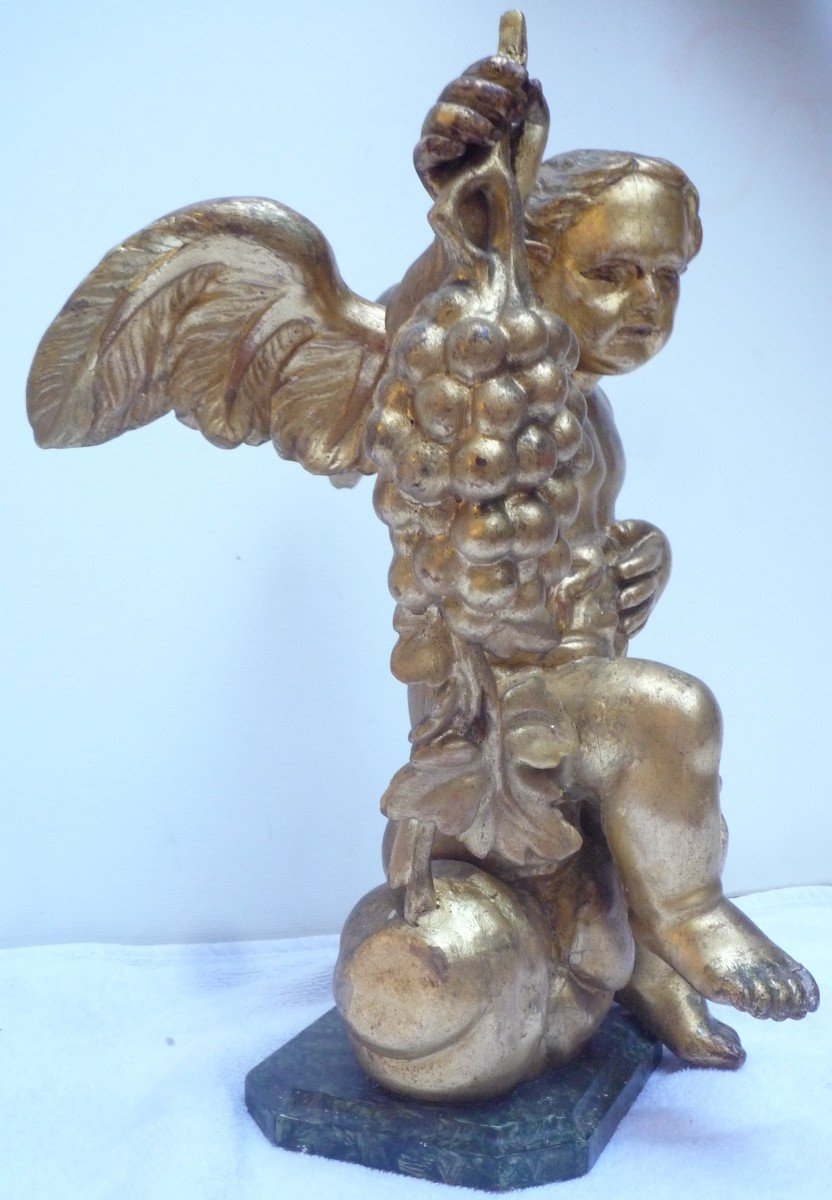 Deux anges en bois sculpté et doré sur socle-photo-5