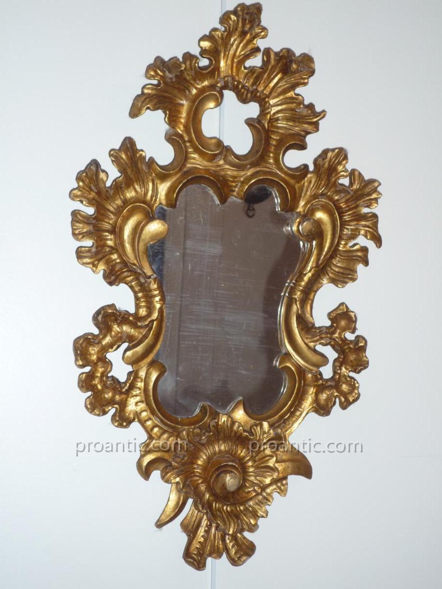 Paire de miroirs italiens en bois sculpté fin XVIIIe. Dorure ancienne.-photo-1