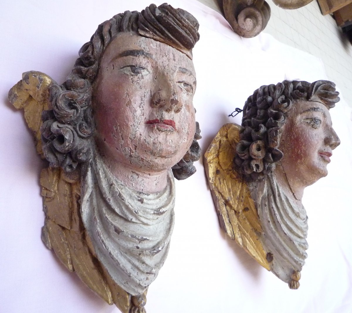Two Heads Of Angels In Carved Wood Painted And Gilded Seventeenth Century.-photo-3