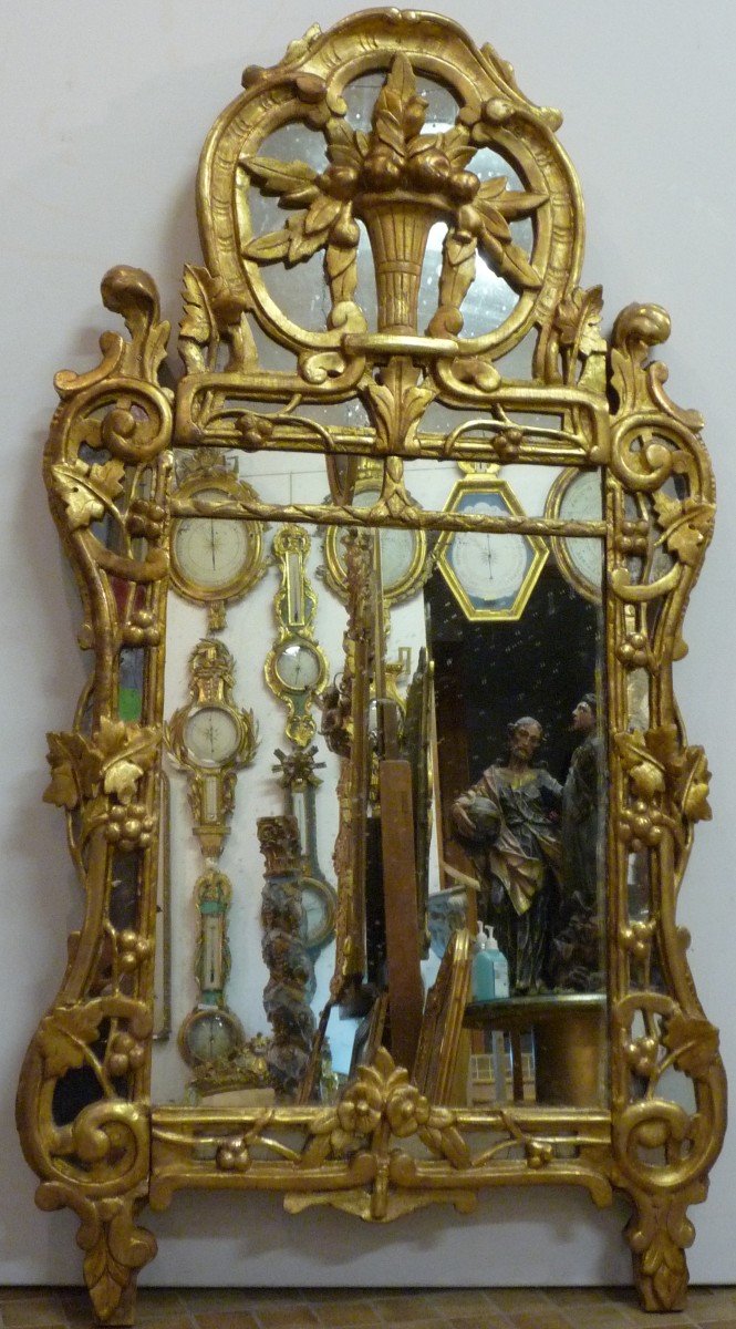 Miroir d'époque Louis XV en bois sculpté et doré -photo-1