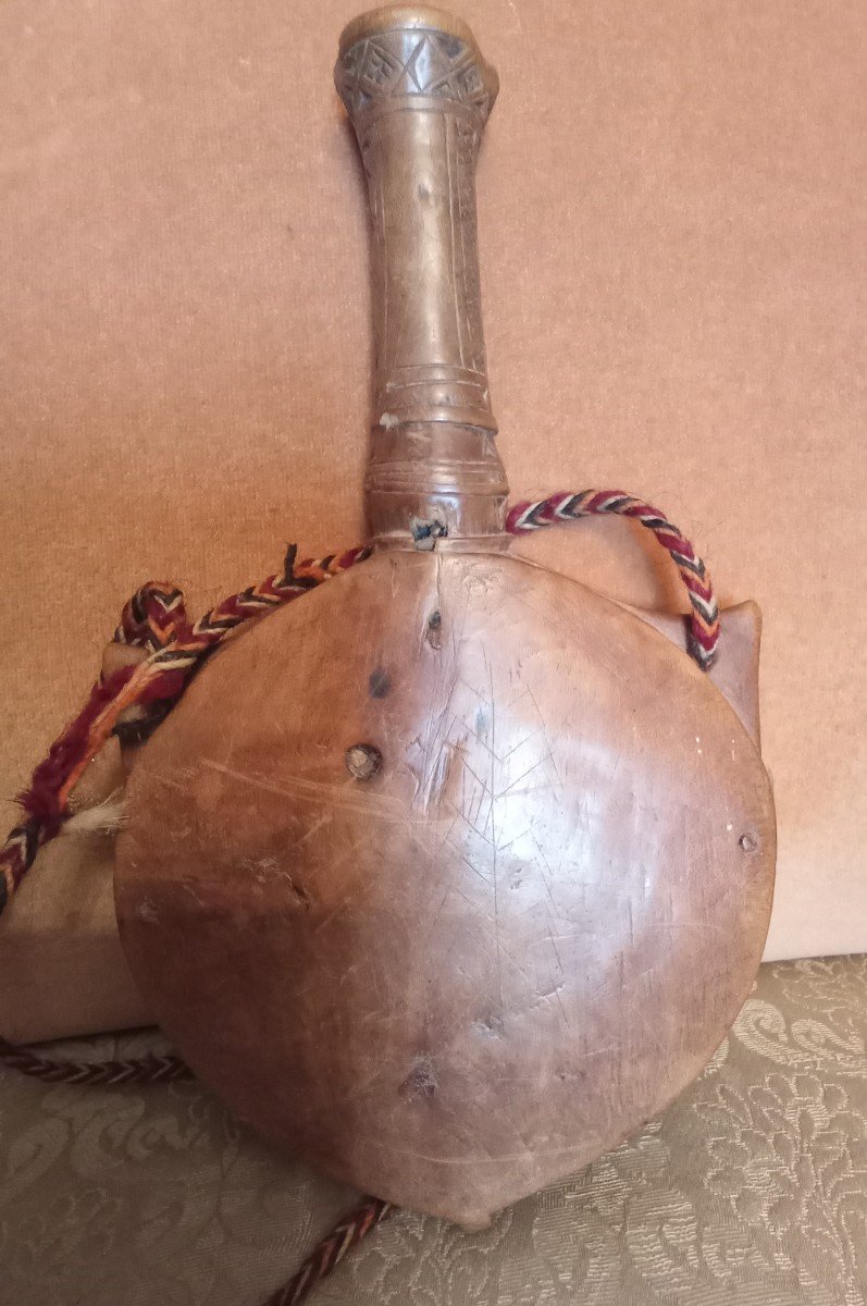 Poire à Poudre En Bois Monoxyle Pour Fusil / Pistolet . Algérie Circa 1840-photo-3