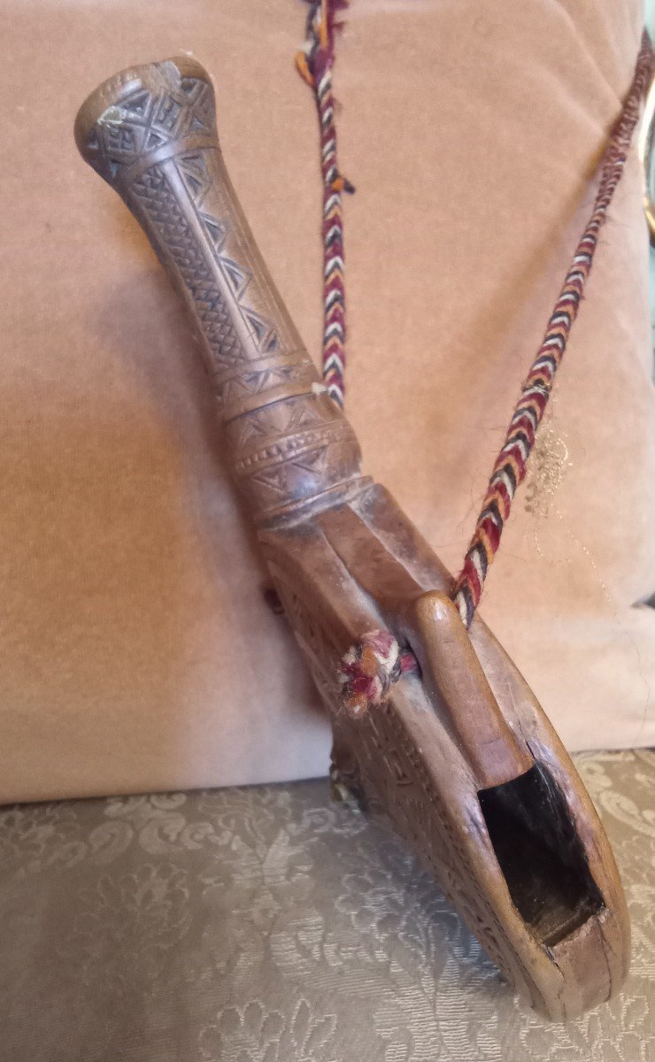 Poire à Poudre En Bois Monoxyle Pour Fusil / Pistolet . Algérie Circa 1840-photo-2