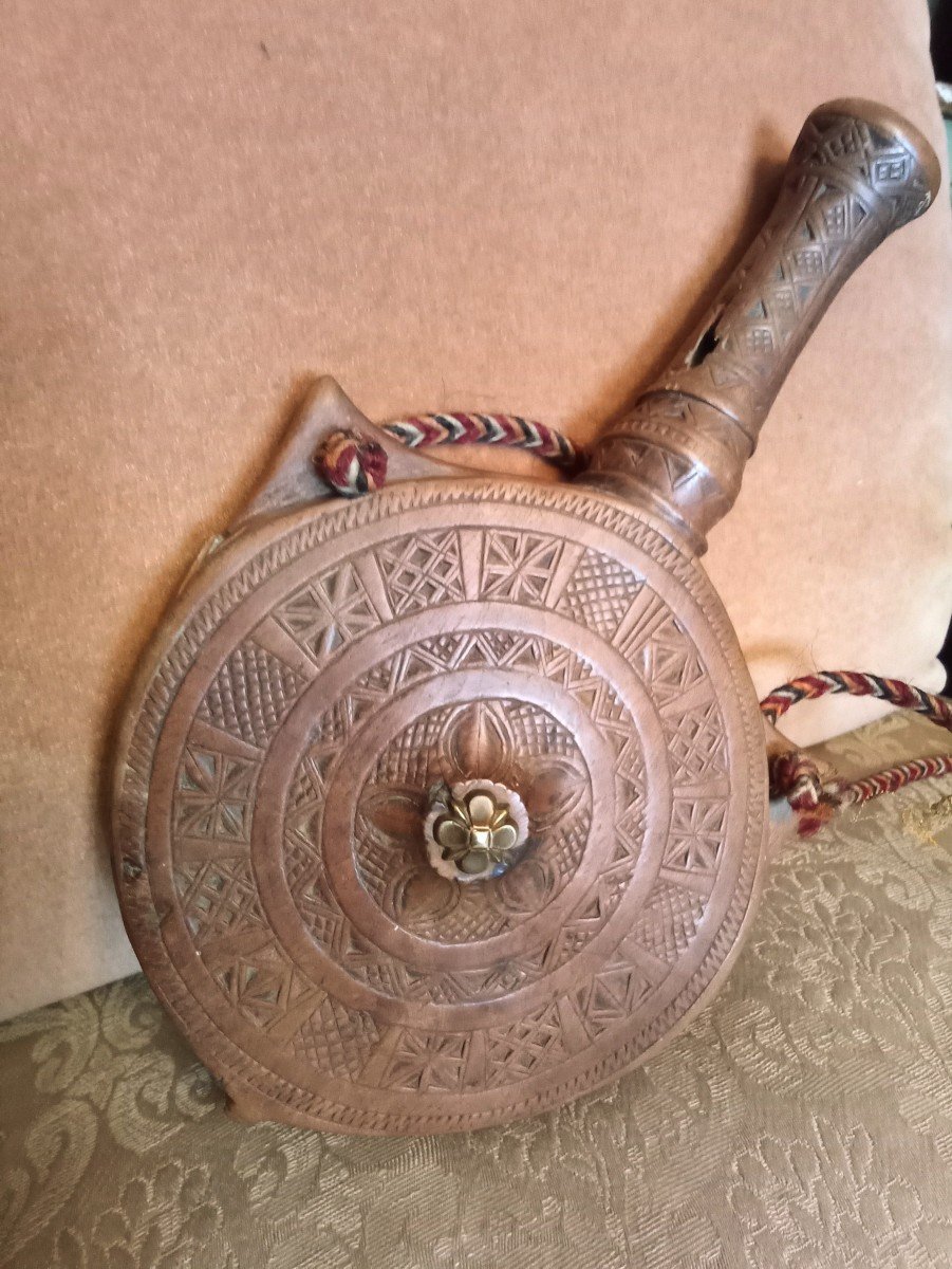 Poire à Poudre En Bois Monoxyle Pour Fusil / Pistolet . Algérie Circa 1840